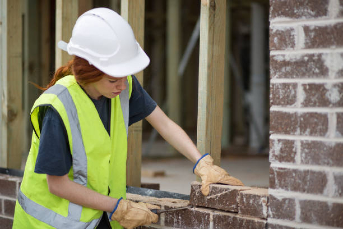 Développer l'accès féminin aux métiers du bâtiment : un enjeu important pour les fédérations professionnelles. 