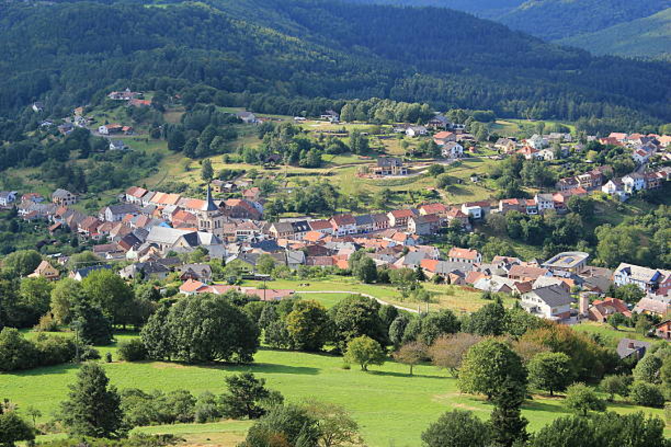 Garantir l'équilibre entre territoires ruraux et urbains en Moselle. 