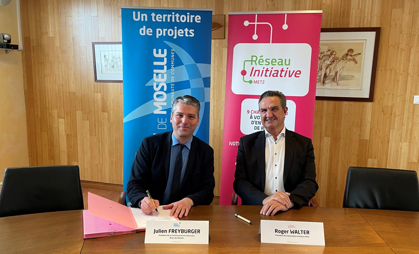 Julien Freyburger, président de la Communauté de communes Rives de Moselle, et Roger Walter, président d'Initiative Metz, ont acté un partenariat majeur entre les deux entités. © CCRM.