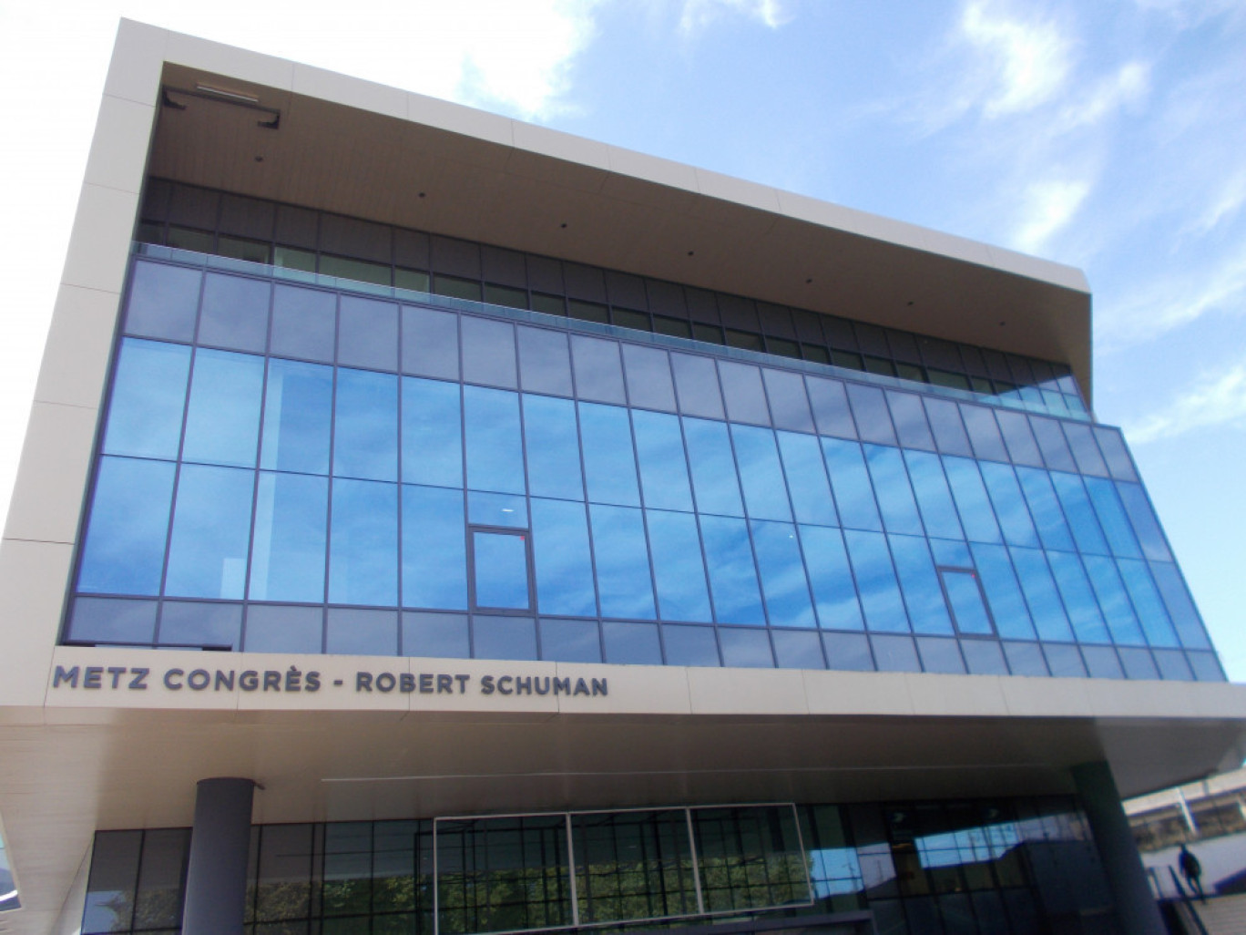 Rendez-vous au centre de congrès Robert Schuman. 