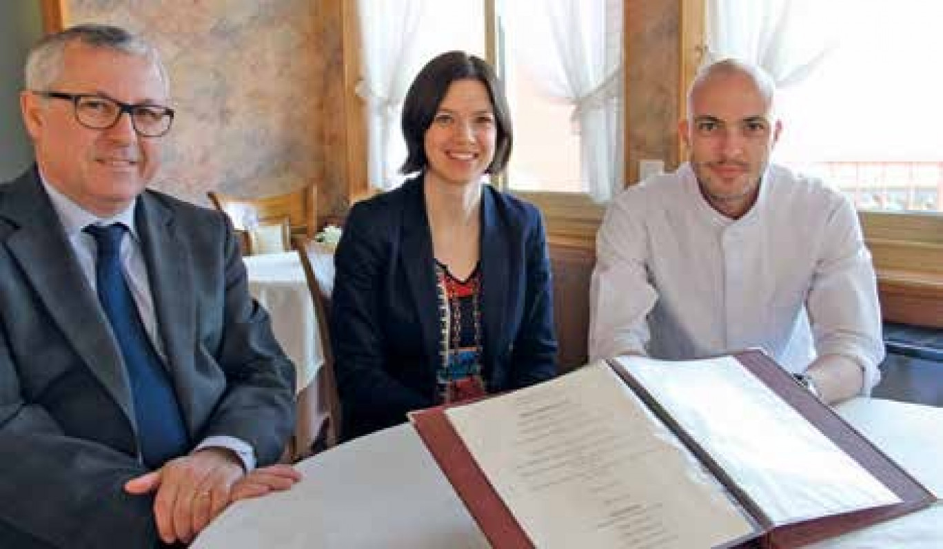 Philippe Kruch (à gauche) vient de passer les commandes de la gestion du restaurant Au Bon Accueil à sa fille Anne-Sophie et à son fils, Romain, nouveau chef fraîchement arrivé. 