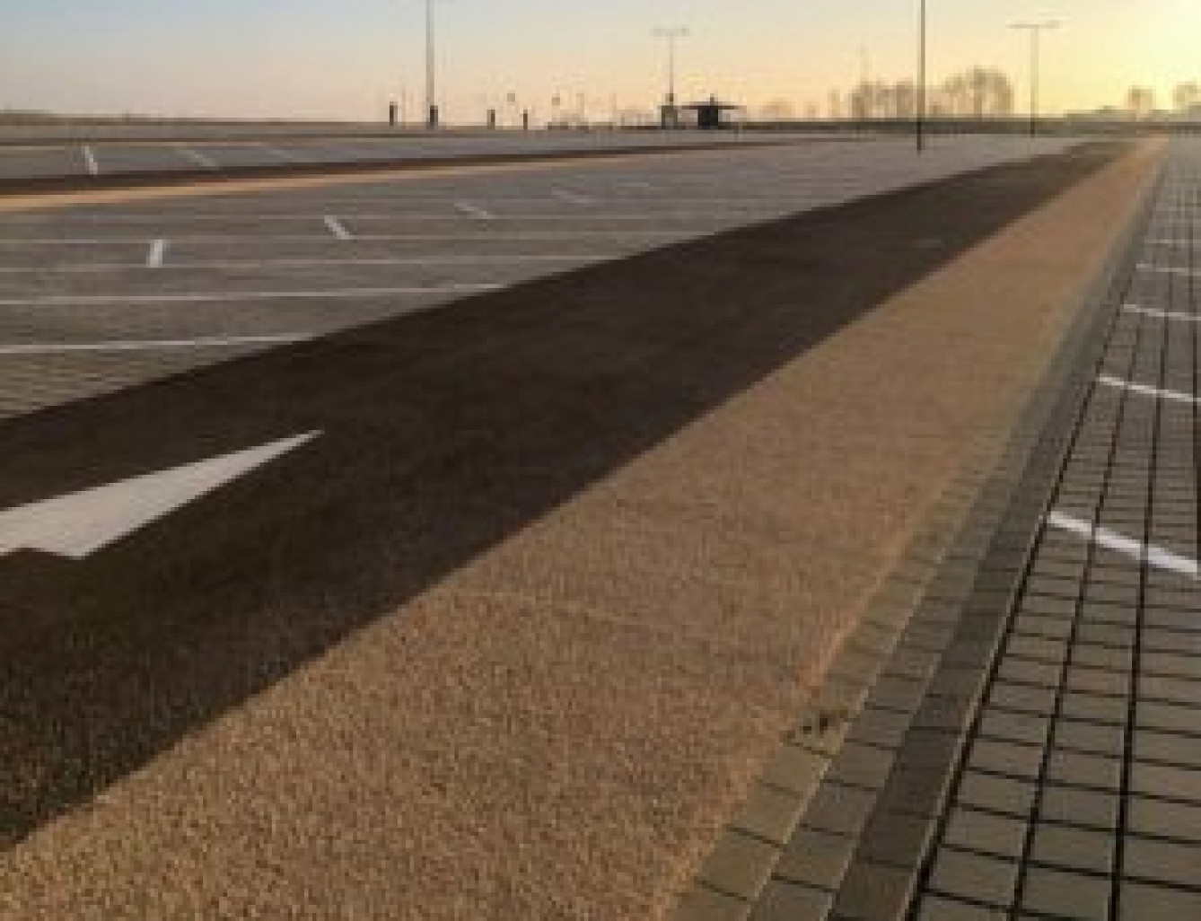 Le nouveau parking à Roussy-le-Village vise à soulager flux routier transfrontalier. 